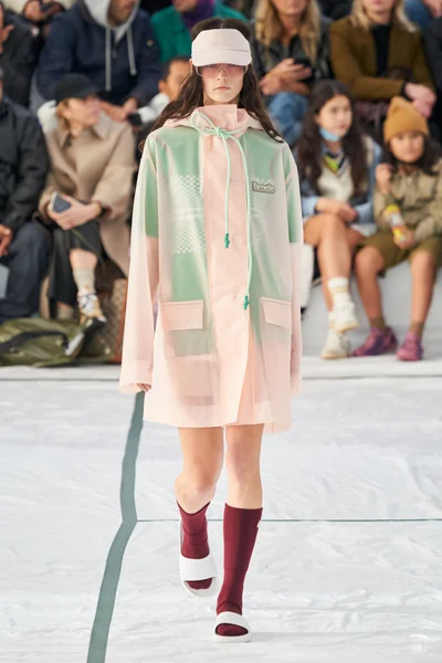 Look 3
